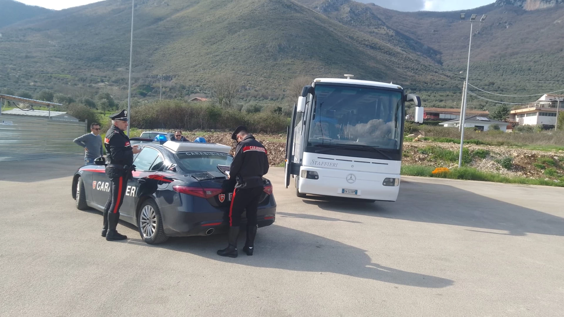 Tensione nel pre gara del derby di Eccellenza molisana tra Venafro ed Isernia. Autobus della squadra pentra colpito da un masso che lesiona il vetro del mezzo.